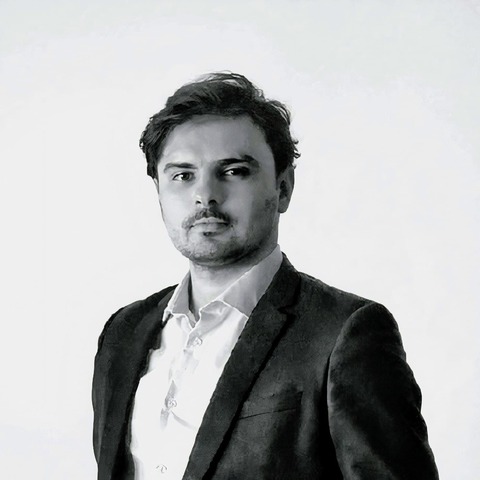 Portrait de Hamza Qaissi, co-fondateur de RiskSonnar, expert fraude et due diligence